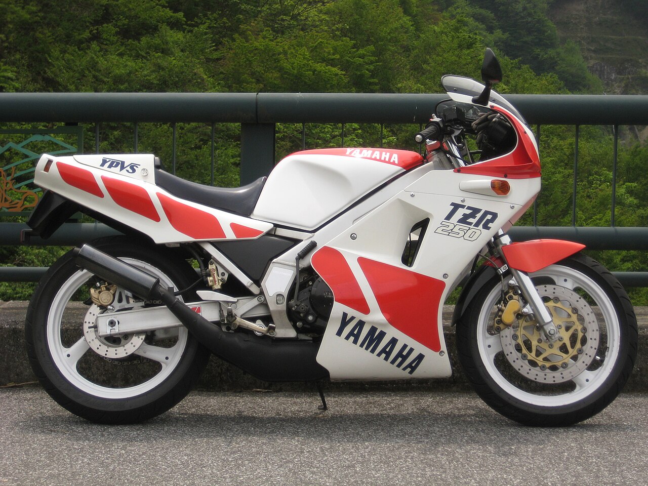 Yamaha TZR250