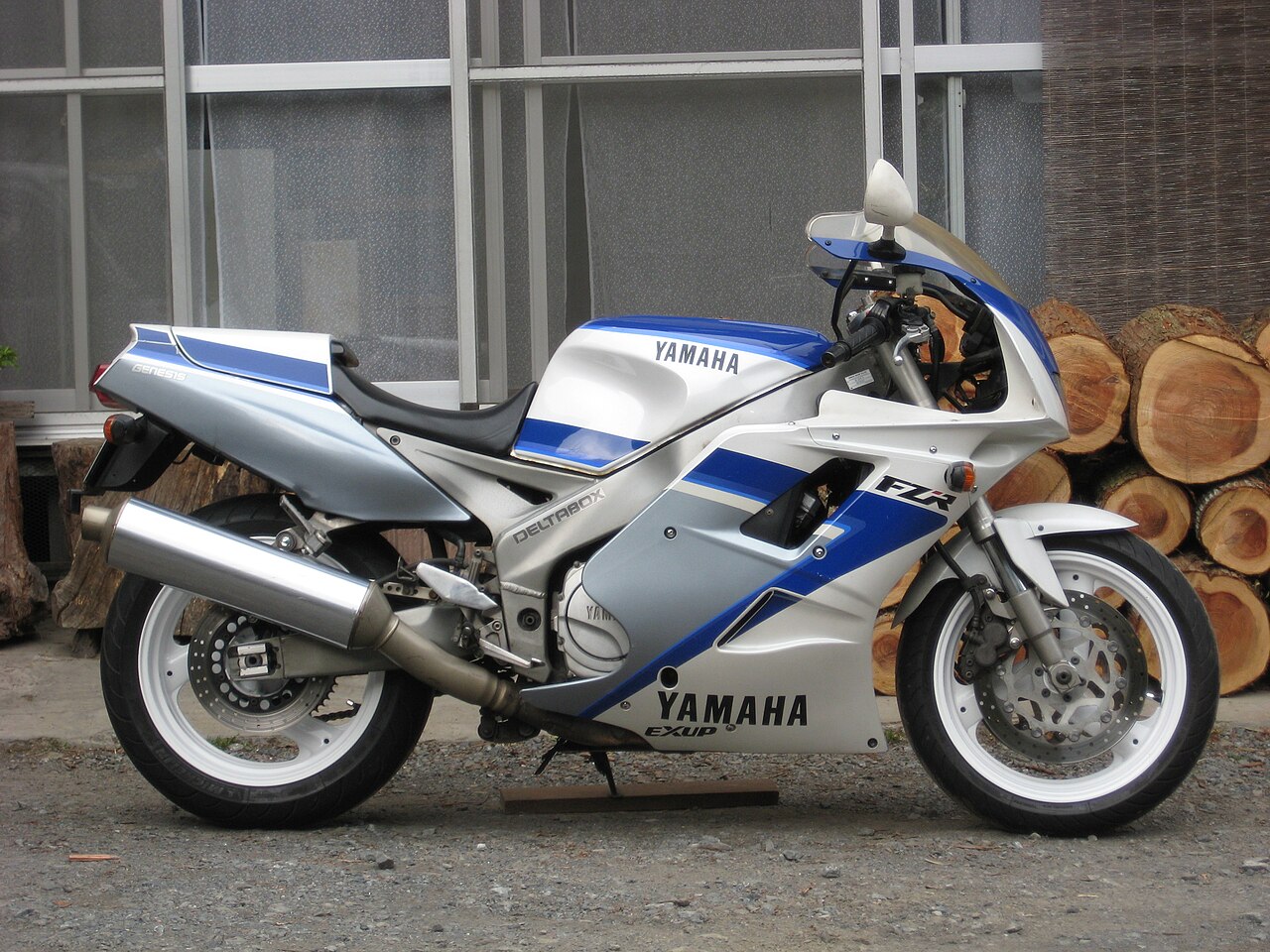 Yamaha FZR1000