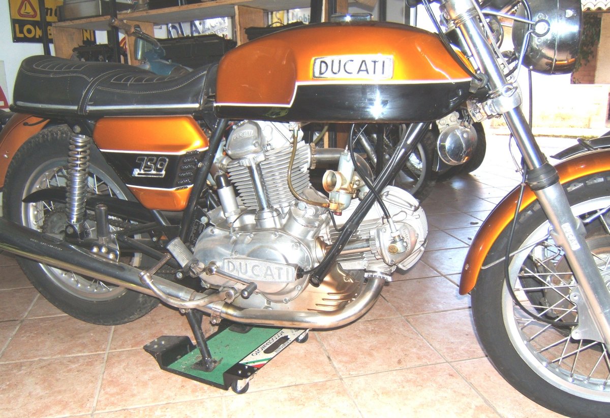 Ducati 750 GT